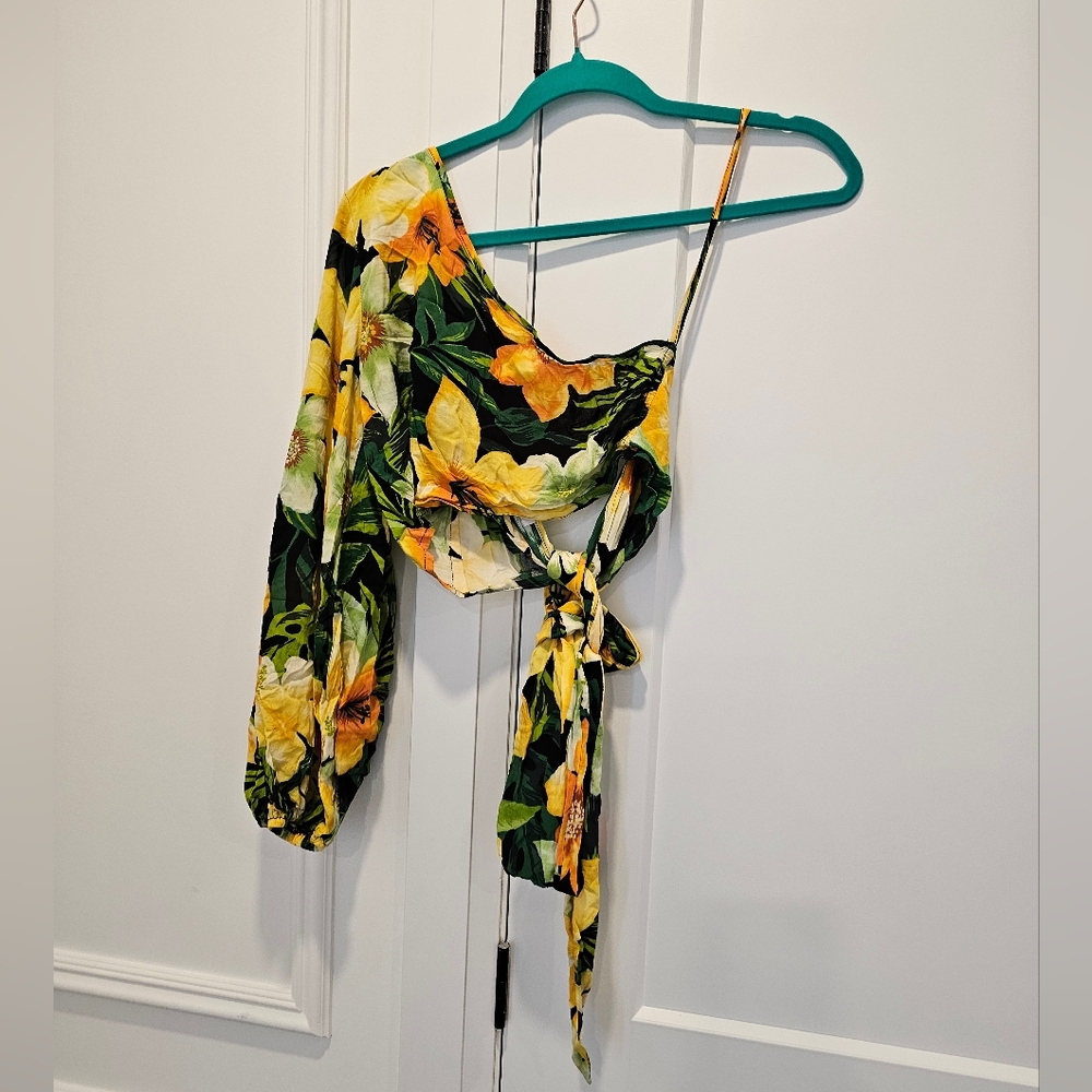 Wrap around tie floral one shoulder crop top